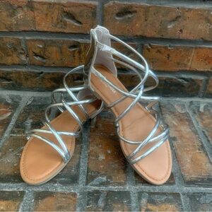 American Eagle Ladies Size 7 Silver Strappy Gladiator Sandals Back Zip
